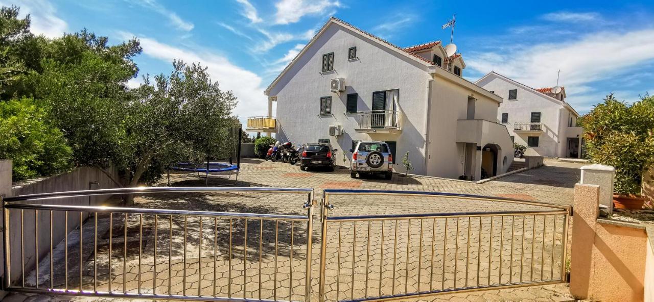 Apartment Jerry With Private Pool ميلنا المظهر الخارجي الصورة